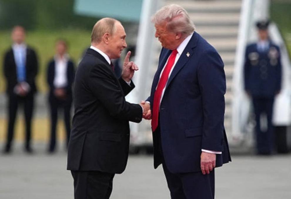 Obedient Trump before Putin 