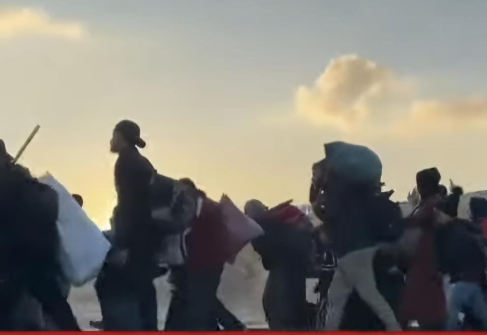 Refugees returning to Gaza